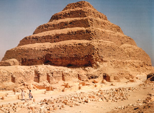 Ступенчатая пирамида Джосера - древнейшая пирамида Египта