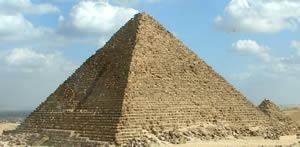 Только в 1837 году удалось найти вход в пирамиду Микерина