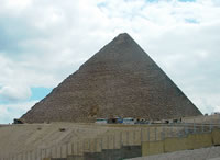 Пирамидное сооружение Хеопса сейчас не имеет верхушки