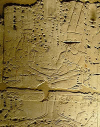 Так деликатно изображен акт зачатия королевой Мутемвией от Амона фараона Аменхотепа III. Храм Аменхотепа III, Луксор, XVIII династия