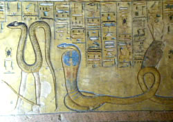 Нехебкау на росписи стен гробницы фараона XX династии Сетнахта (ок. 1185-1182 гг. до н.э.). Долина царей. KV14.