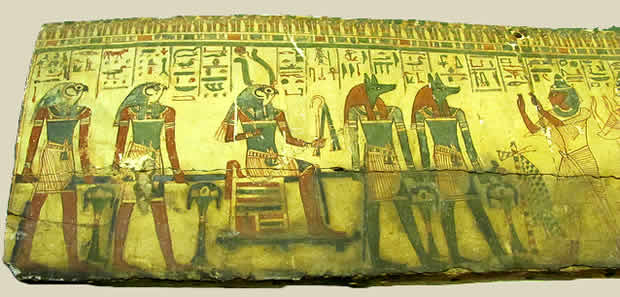 Процессия Гора (справа виден фетиш Имиута). Роспись саркофага. Новое царство. Розенкрейцеров музей, Сан-Хосе, Калифорния, США 