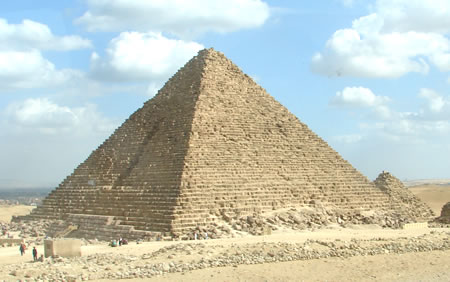 Пирамида Микерина - последняя из "больших" пирамид Древнего Египта
