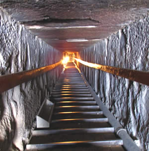 Тоннель вглубь пирамиды