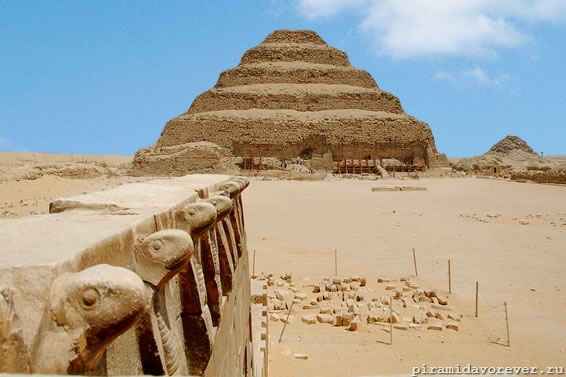 "Национальный проект" древних египтян. Вид на пирамиду Джосера с южной стороны