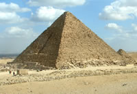 Пирамидный комплекс Микерина самый маленький из трех на плато Гизы