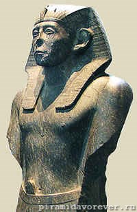 Фараон XII династии Сенусерт III - один из строителей пирамид. Британский музей