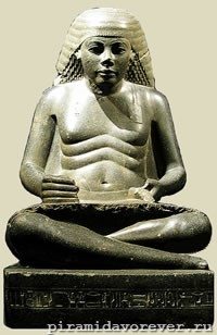 Аменхотеп - писец фараона. Гранит. Музей в Луксоре, Египет. 