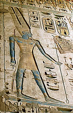 Небесный отец - египетский бог Амон Ра. Рельеф храма Рамсеса III в Мединет Абу, Луксор