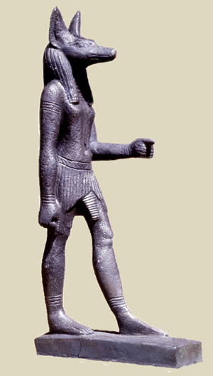 Традиционная статуэтка Анубиса - бога бальзамирования и мумифицирования в Древнем Египте
