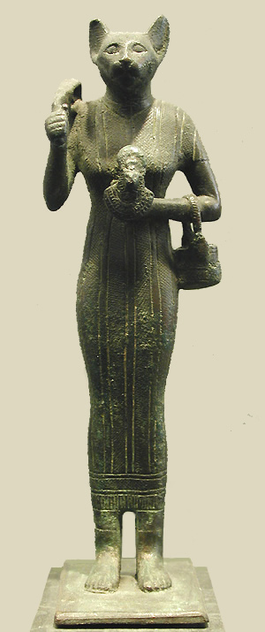 Богиня с головой кошки. Бронза. 26-ая Династия, 664-332 гг.  до н.э. Лувр