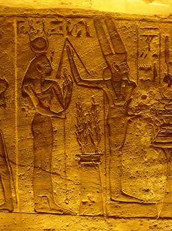 Мин и Исида. Рельеф из храма Рамзесса в Абу Симбеле
