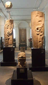Преддинастические скульптуры фаллического бога Мина. Музей Ашмола, Оксфорд, Великобритания