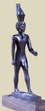 Бронзовая скульптура Хонсу-Неферхотепа с позолоченными глазами и бородой. Поздний период. Британский музей