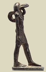 Нехебкау-амулет. Медный сплав, цельнолитой. Высота - 5.5 см. Третий Промежуточный Период, (ок.1070-712 до н.э.). Частная коллекция А. Мейджера.  