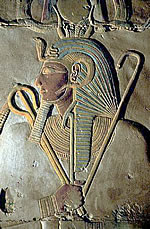 Обожествленный фараон XIX династии Сети I (ок. 1291-1278 гг. до н.э.) в образе царя подземного мира. Рельеф из храма Ceти I в Абидосе