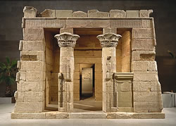 Храм, посвященный Петеси и Пихору. Ныне находится в Метрополитен-музее, Нью-Йорк, США