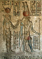 Вместе с супругом богом Монту. Рельеф в храме Птолемеев в Дейр-эль-Медине