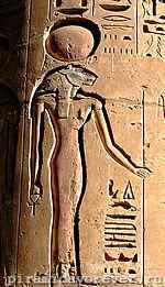 Рельеф на колонне храма. Мединат Наби, Луксор, Египет