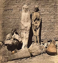 Египетские мумии, выставленные на продажу. Снимок столетней давности.