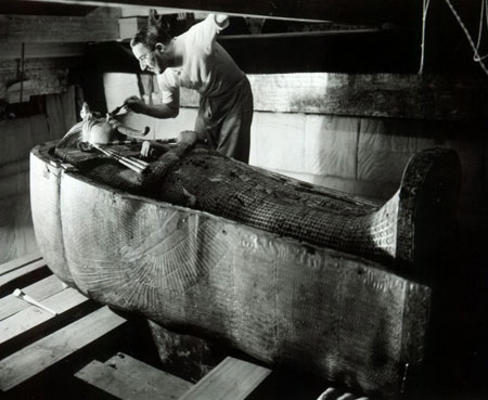 1923 год. Говард Картер и саркофаг Тутанхамона