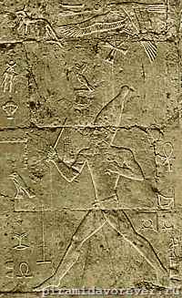 Бегущий фараон III династии Джосер во время хеб-седа. Рельеф из подземных помещений ступечатой пирамиды Джосера. Музей Имхотепа. Саккара. Египет  