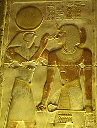 Божество и фараон. Рельеф в храме фараона XIX династии Сети I (1291-1278 гг. до н.э.) в Абидосе