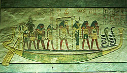 Многочисленная  свита  готова  отразить нападение. Настенная роспись. Могила фараона  XIX  династии  Рамсесса II (1279-1212 гг. до н.э.) 